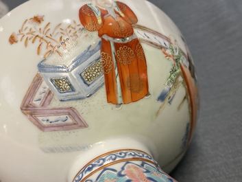 Een paar Chinese famille rose dekselkommen, Jiaqing merk en periode